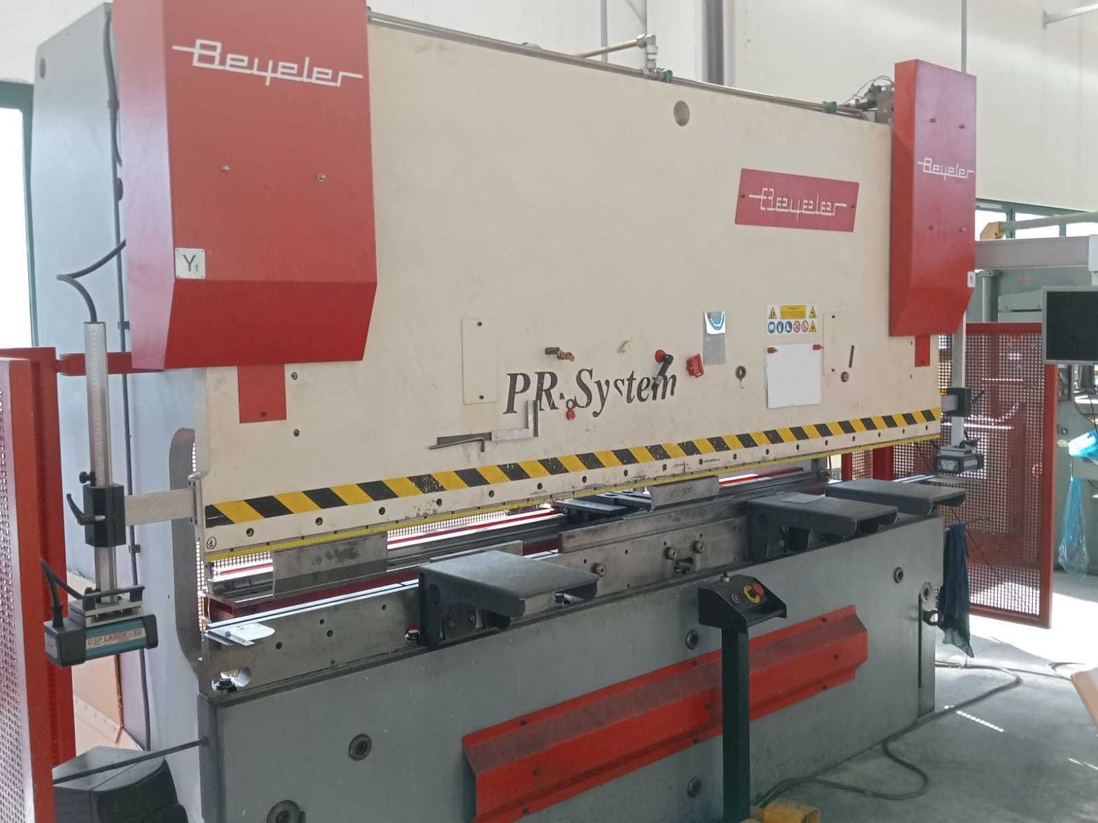 Linkerzijdeaanzicht van BEYELER PR6 1500 KN X 3000 MM machine