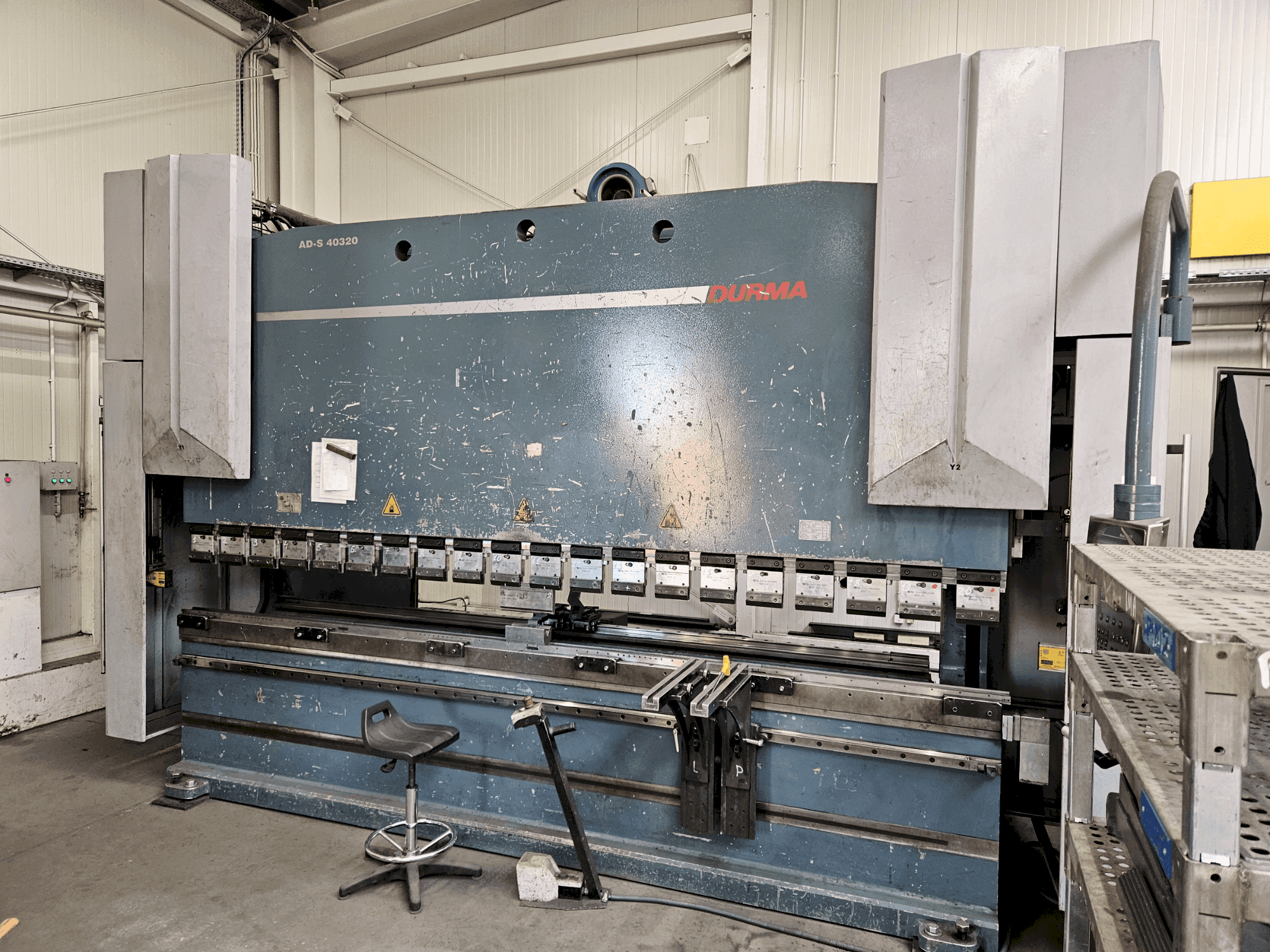 Vooraanzicht van Durma AD-S 40320 (2012) machine