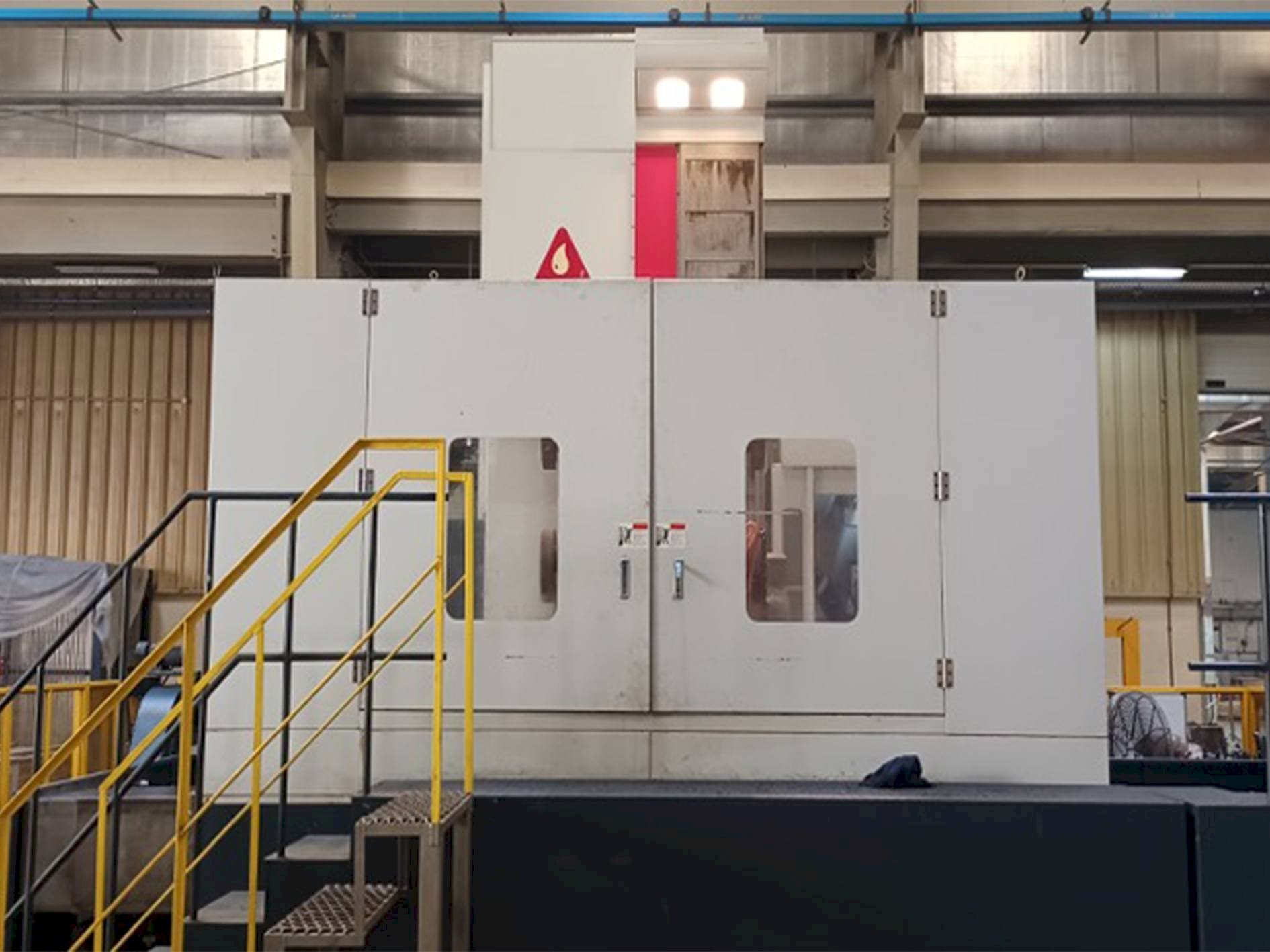 Vooraanzicht van YOU JI HBM130/3022 machine