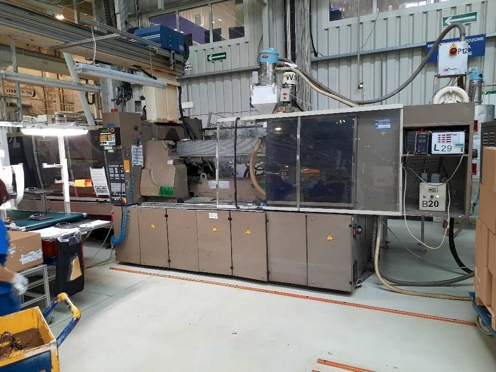 Vooraanzicht van ENGEL ES 2550/400HL machine