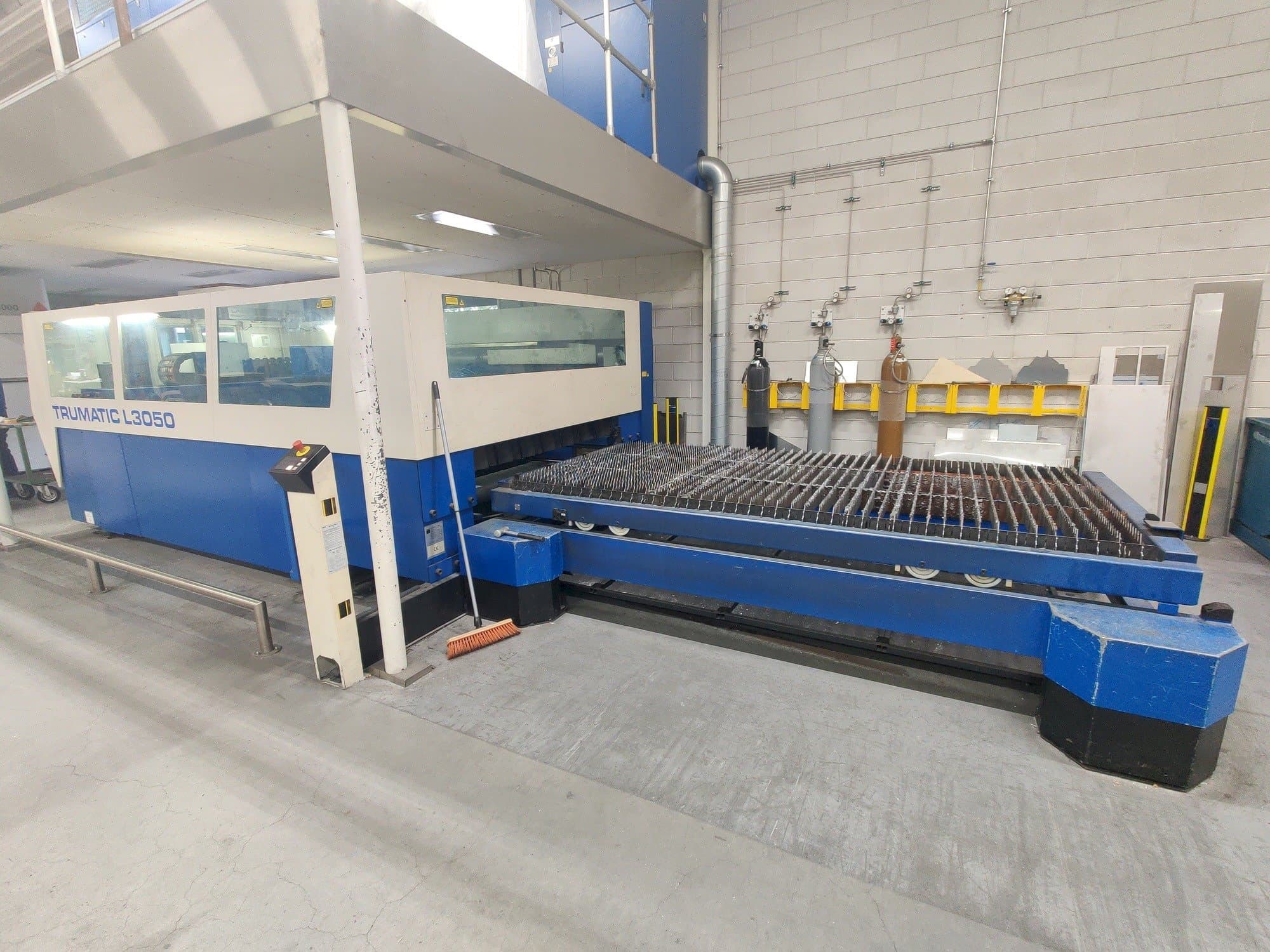 Vooraanzicht van Trumpf Trumatic L3050 machine
