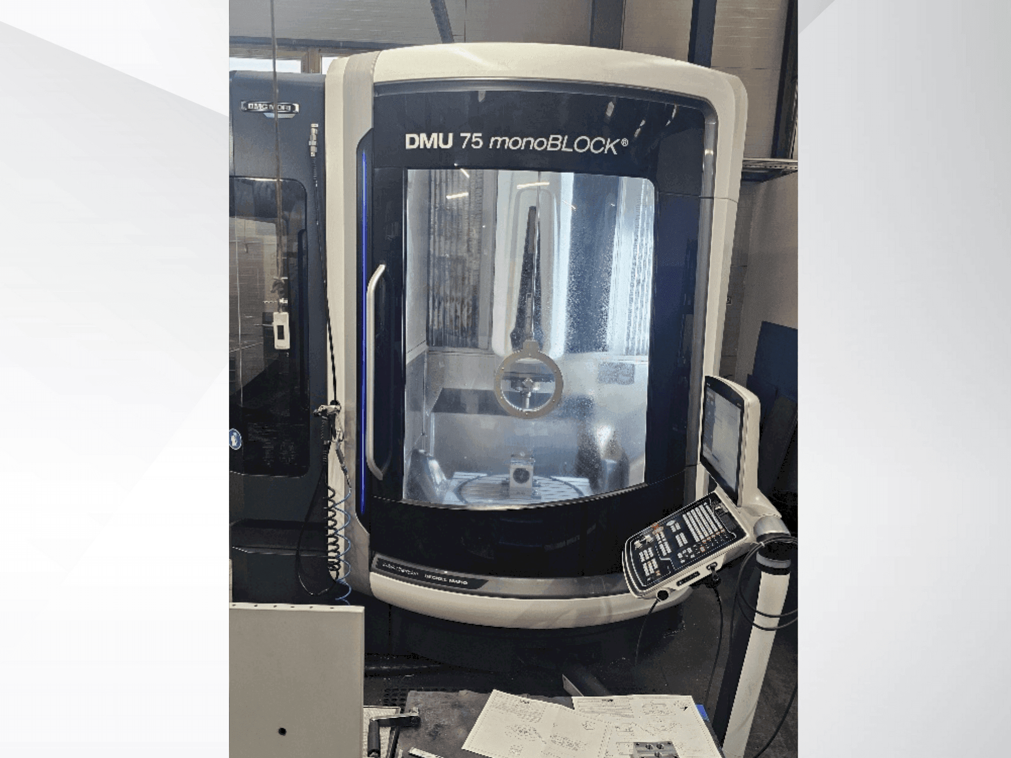 Vooraanzicht van DMG MORI DMU 75 monoBlock machine