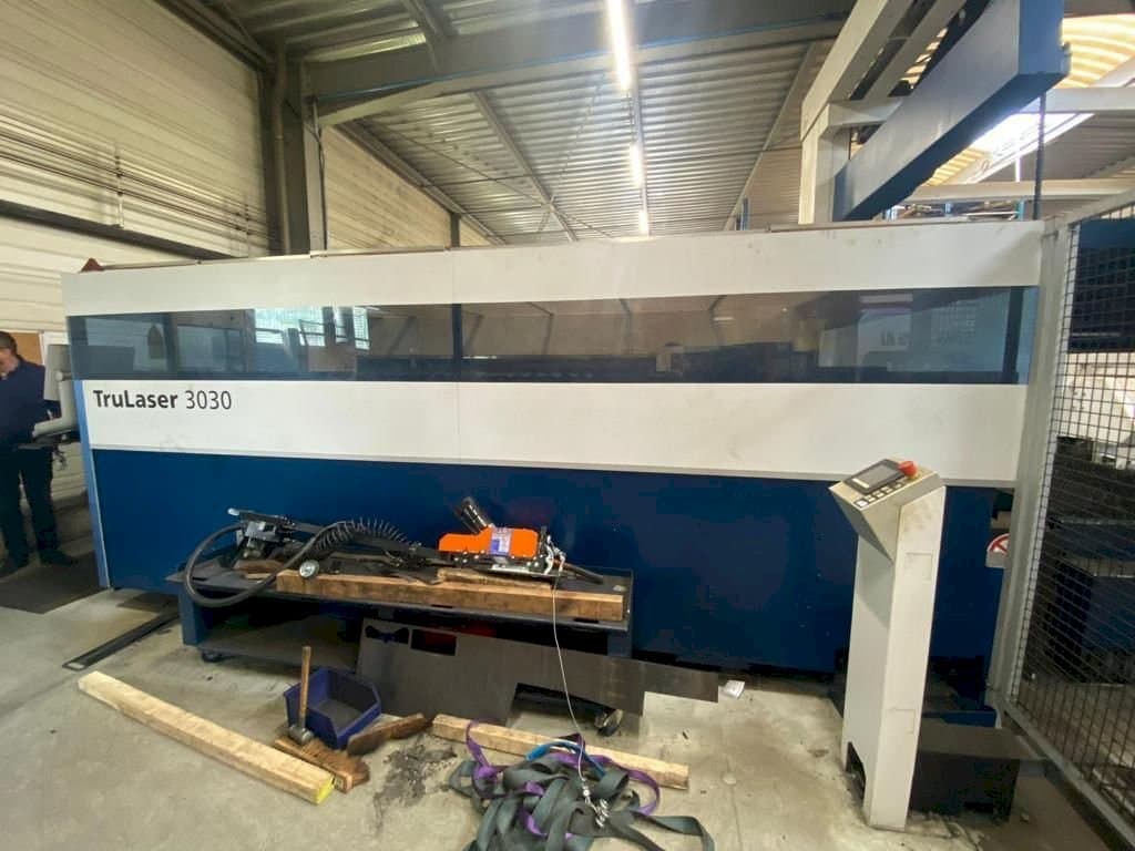 Vooraanzicht van Trumpf Trulaser 3030 L20 machine