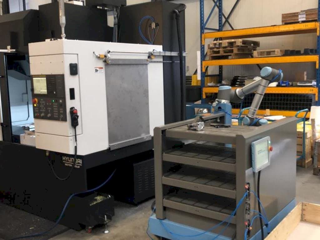 Vooraanzicht van Universal Robots UR10 machine