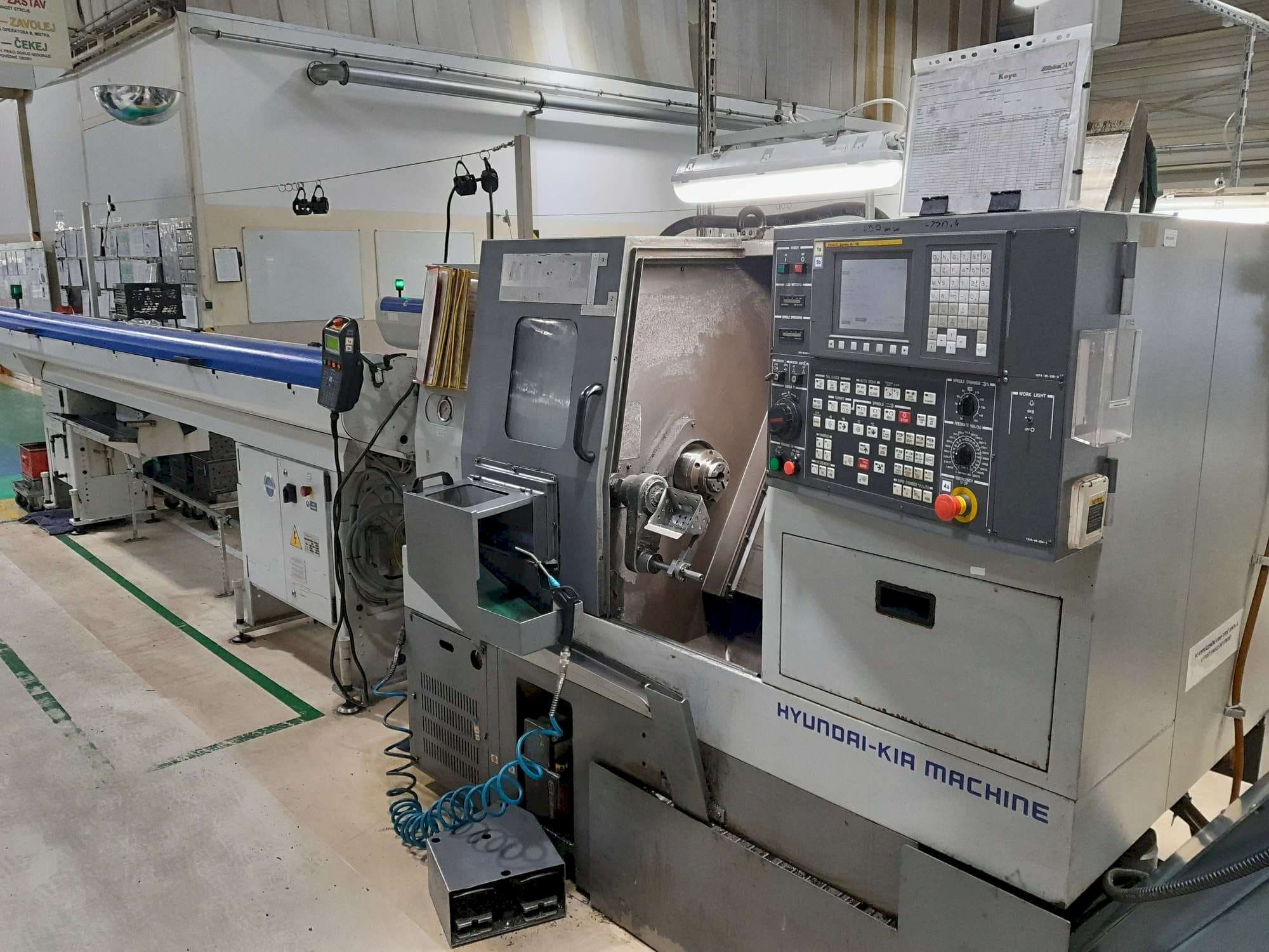 Vooraanzicht van Hyundai Kia KIT 450 machine