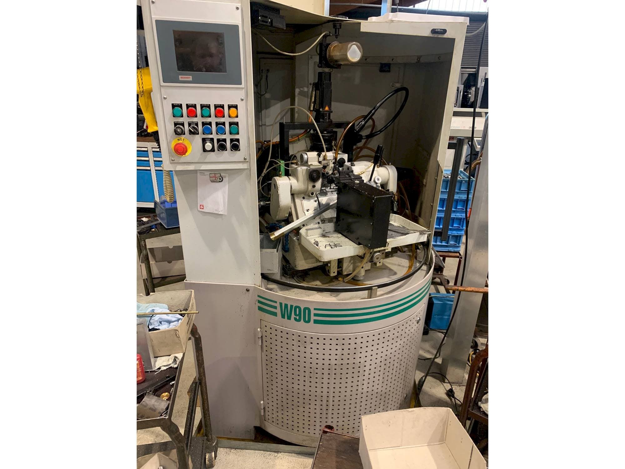 Vooraanzicht van Lambert Wahli W 90 CNC machine