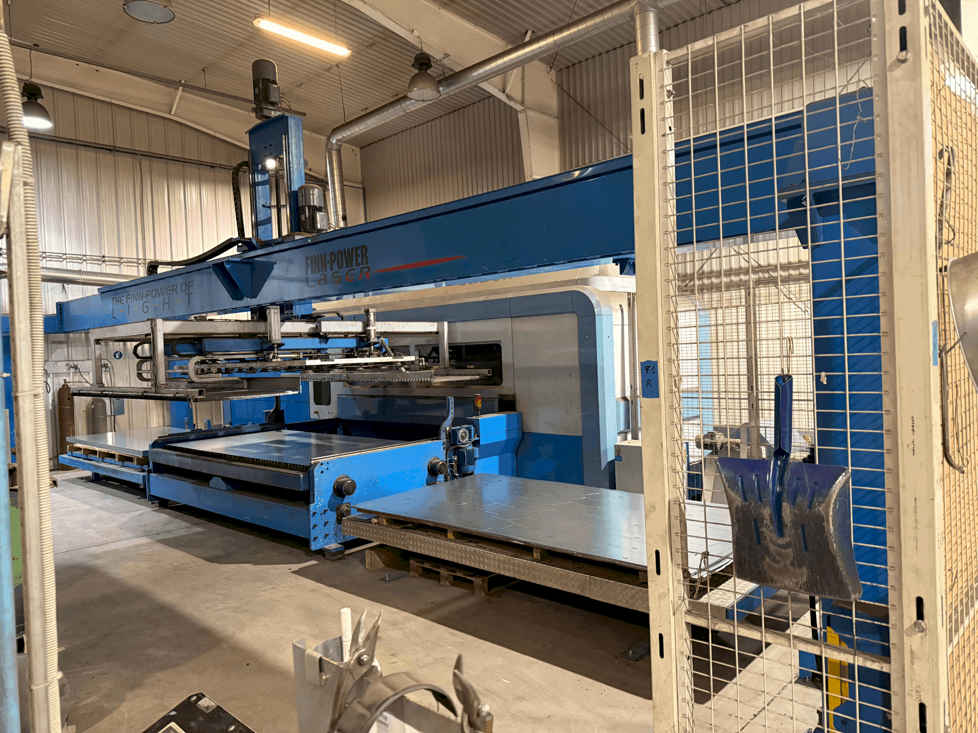 Vooraanzicht van Finn-Power FPL6-BL machine