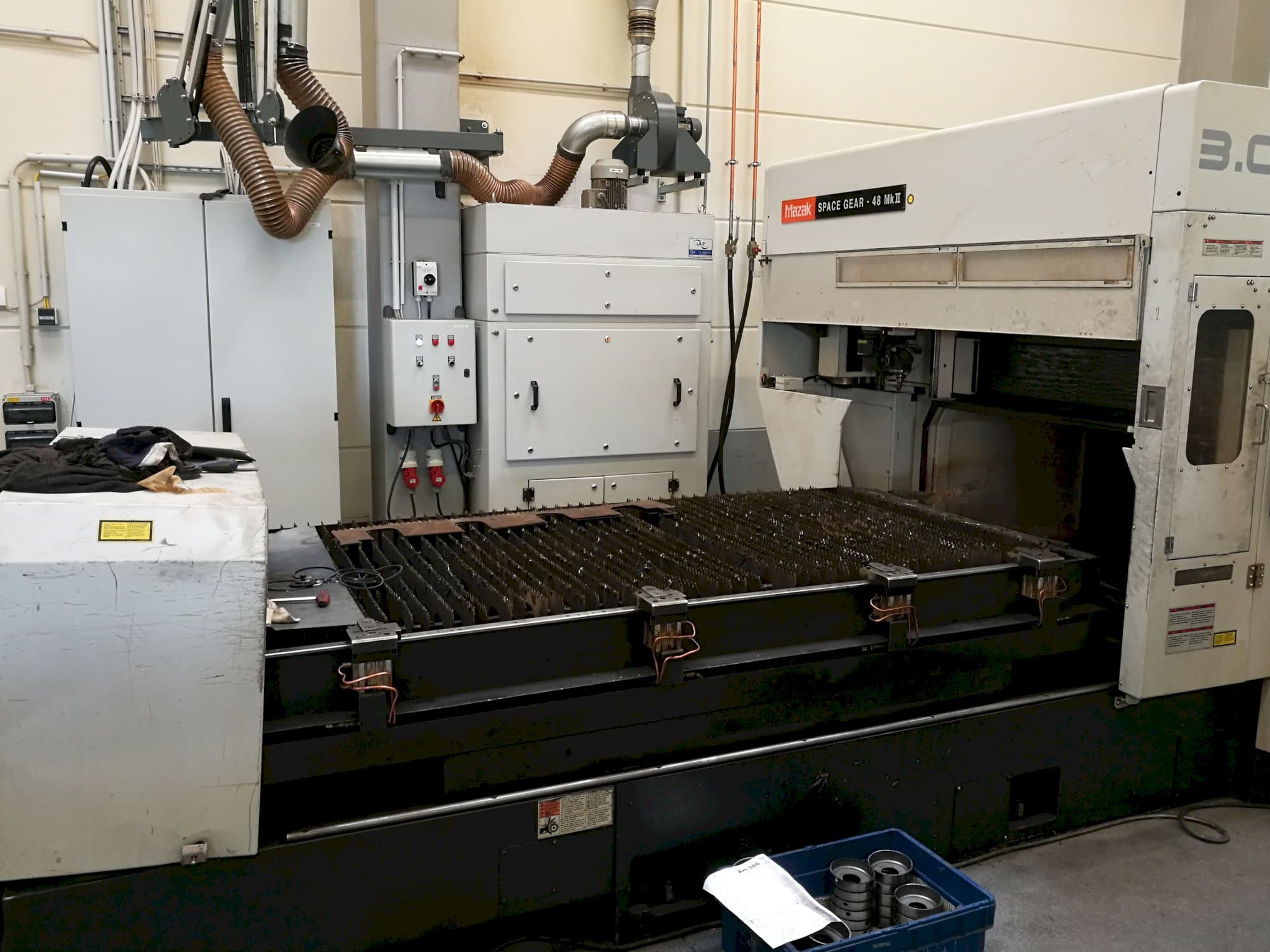 Vooraanzicht van Mazak Space Gear-48 MK II machine