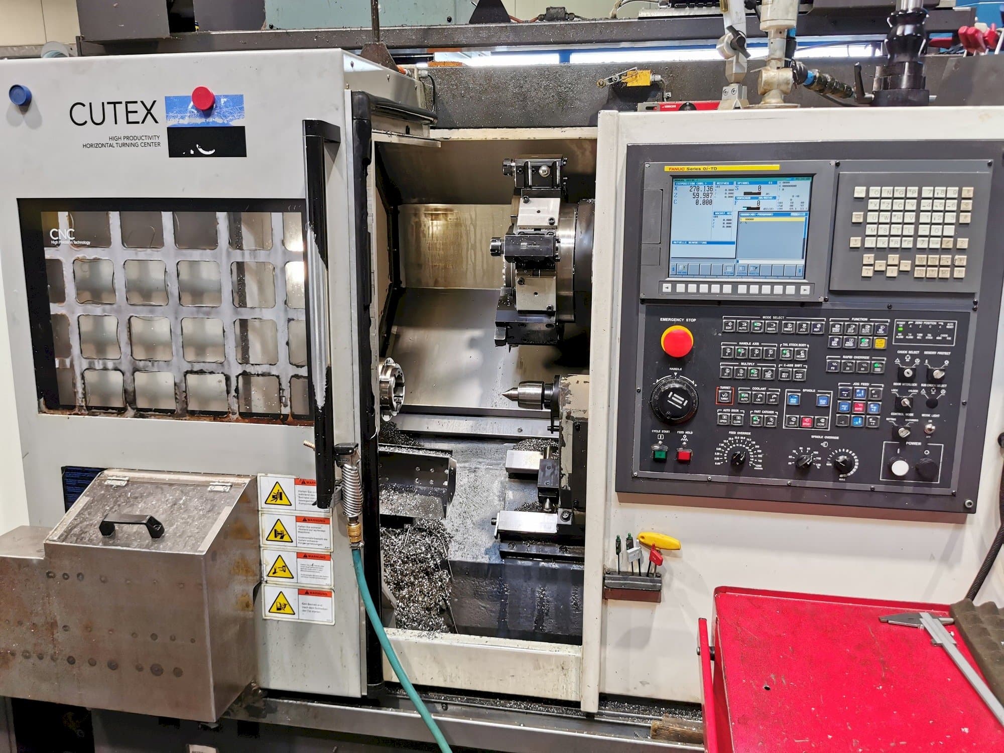 Vooraanzicht van HWACHEON CUTEX 160B MC machine