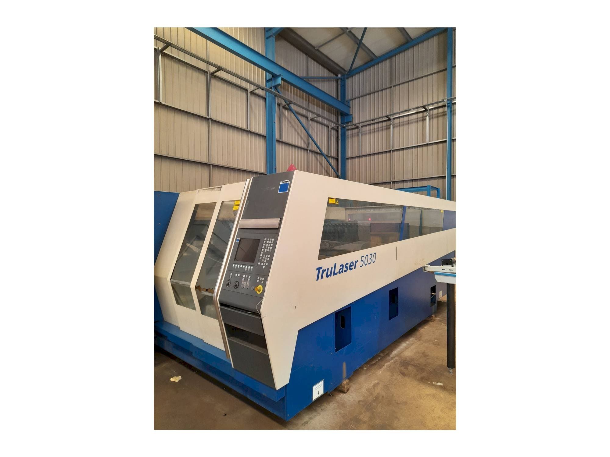 Vooraanzicht van Trumpf Trulaser 5030 machine