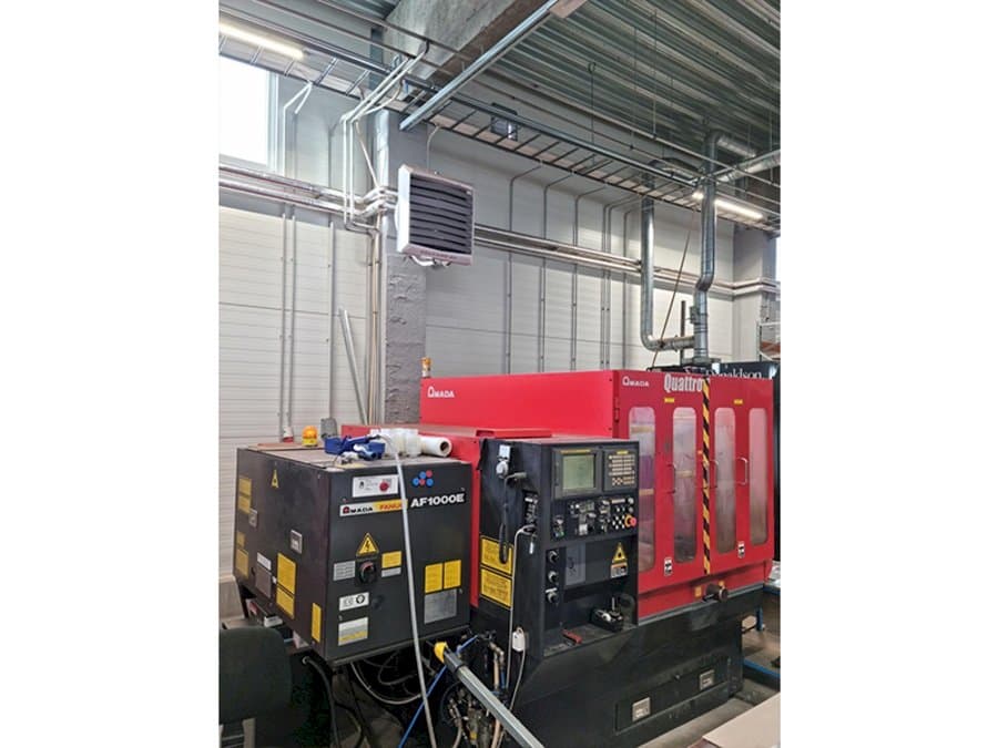Linkerzijdeaanzicht van AMADA Quattro machine