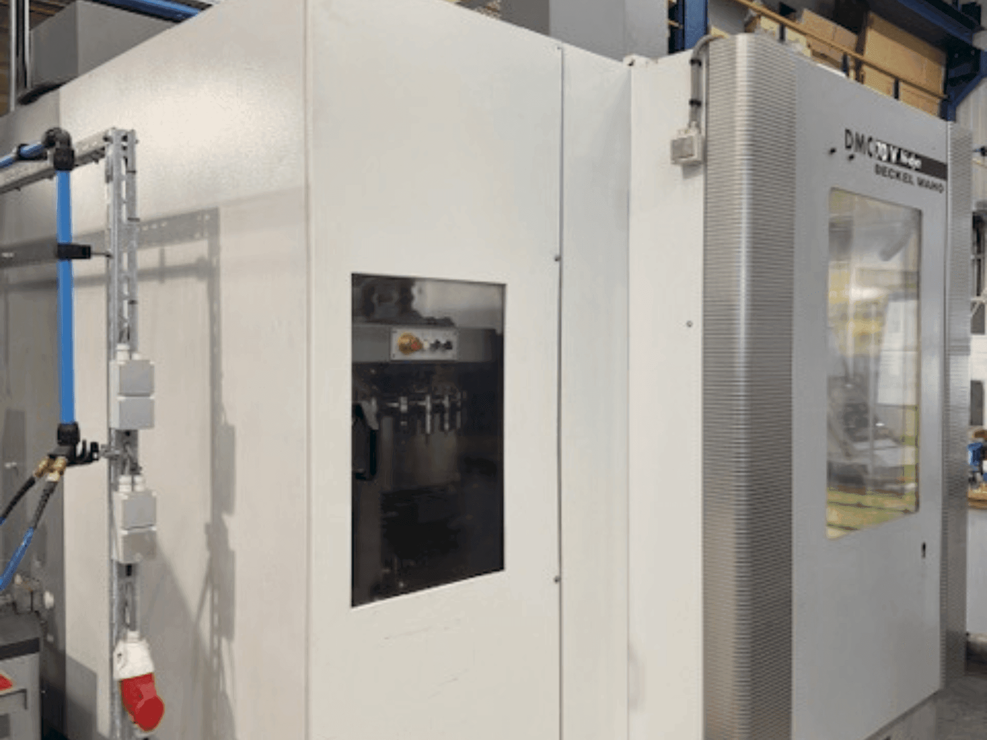 Vooraanzicht van DECKEL MAHO DMC 70V Hi-Dyn machine