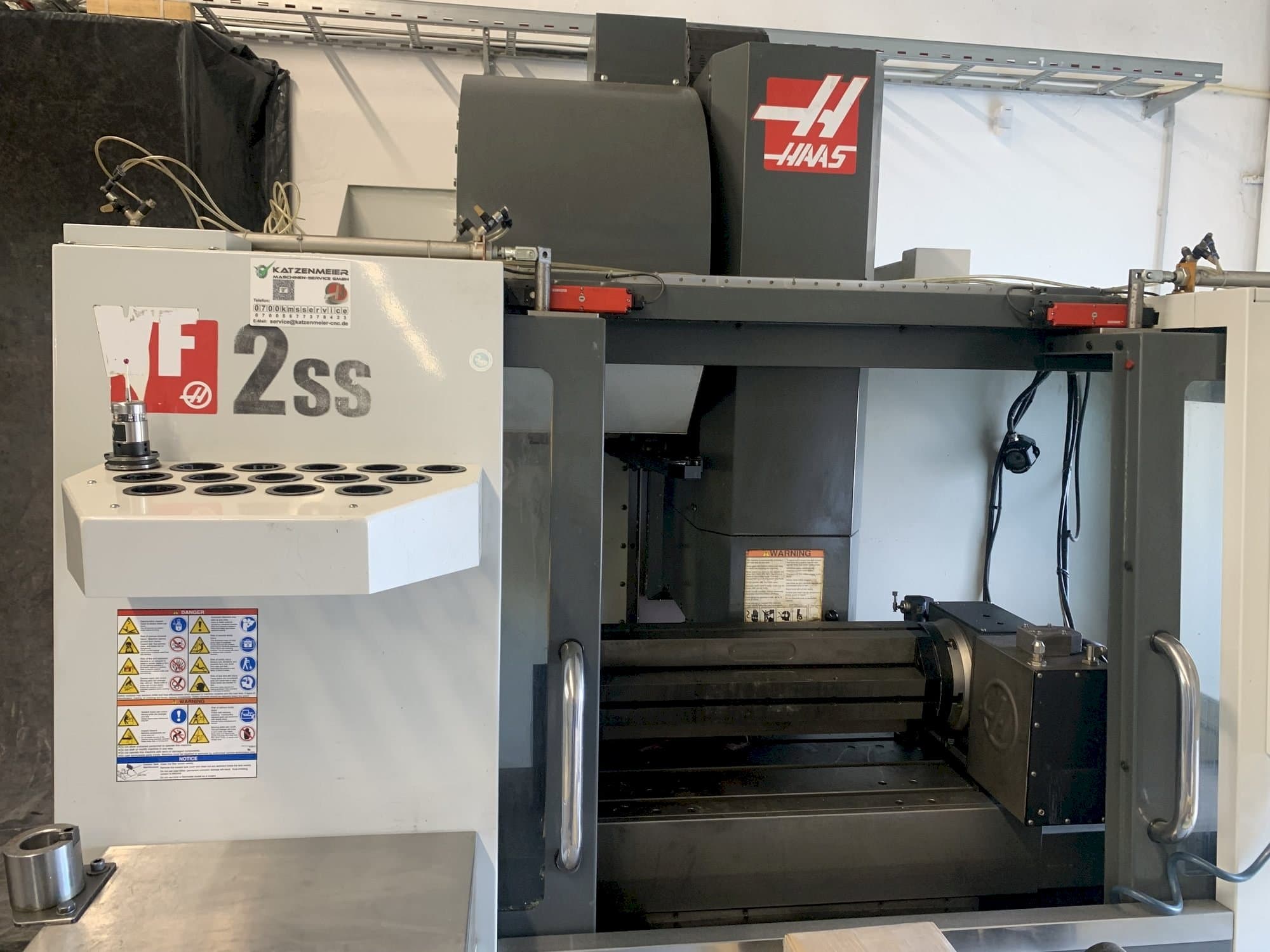 Vooraanzicht van HAAS VF-2SS machine