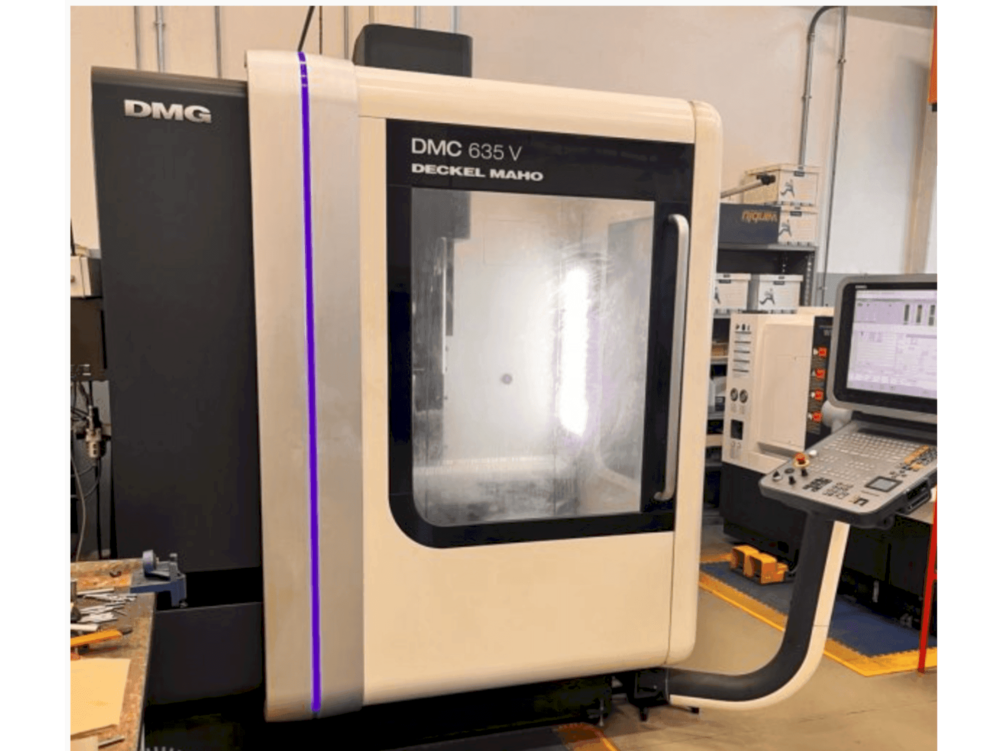 Vooraanzicht van DMG DECKEL MAHO DMC 635 V machine