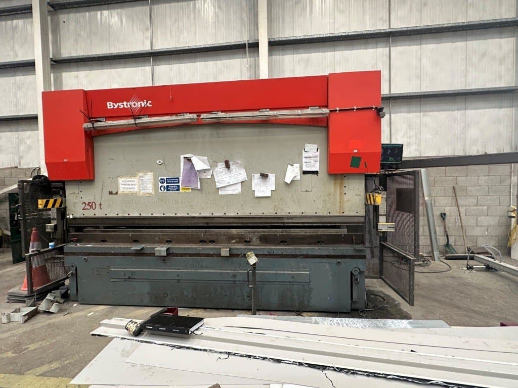 Vooraanzicht van Bystronic PR 250 x 4100 machine