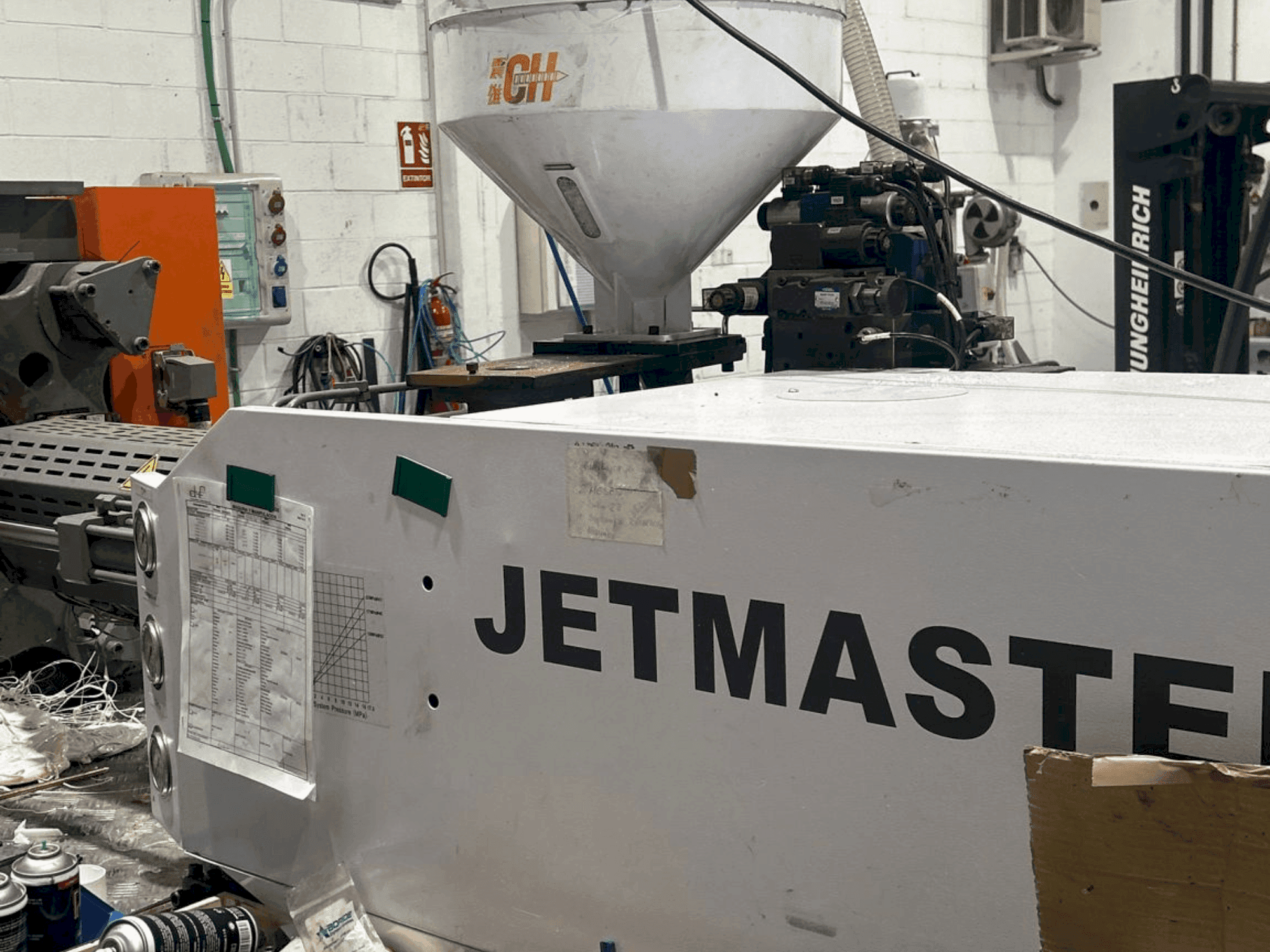 Vooraanzicht van CHEN HSONG JM160-MK6e machine