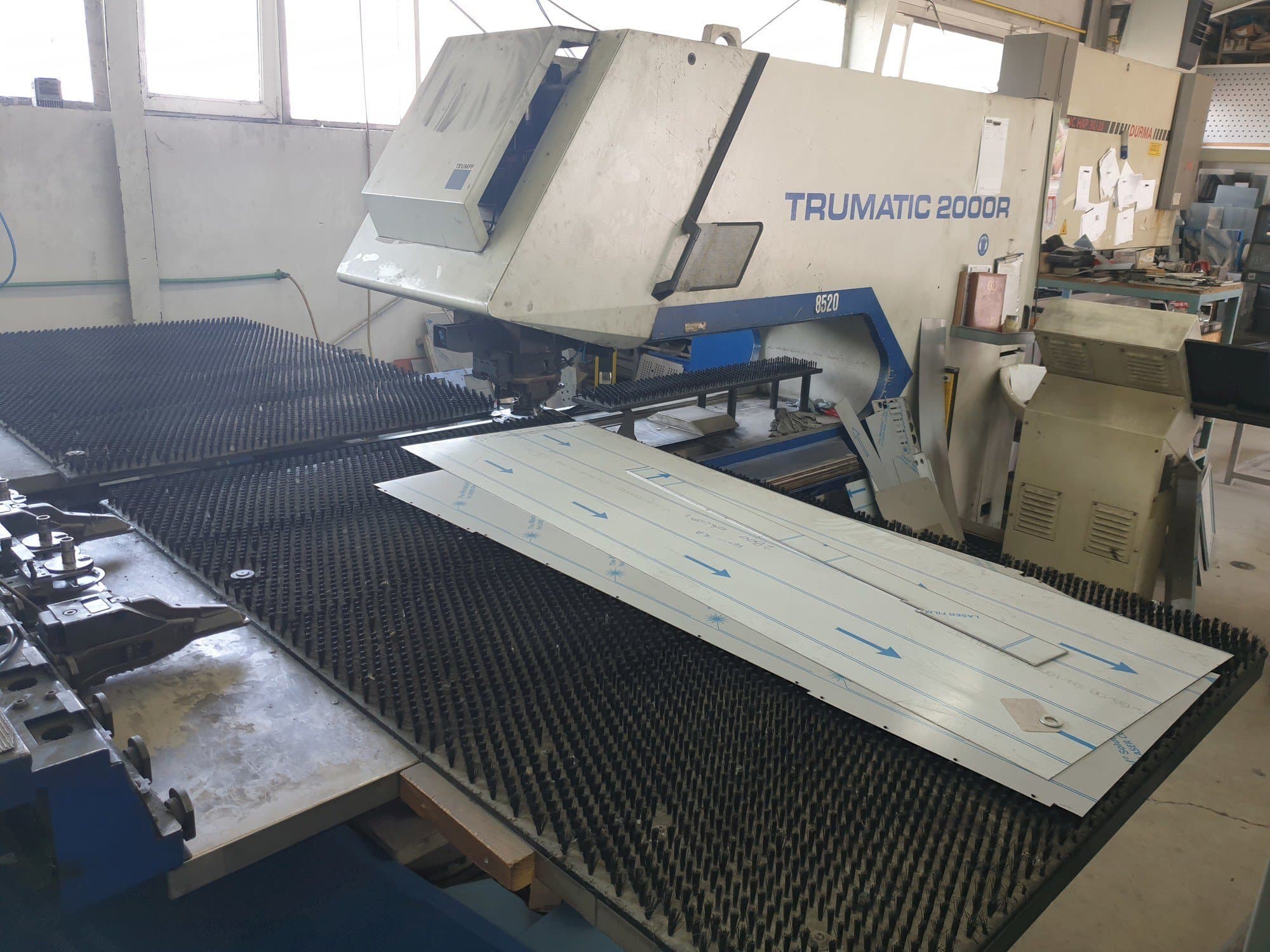 Vooraanzicht  van Trumpf Trumatic 2000R  machine