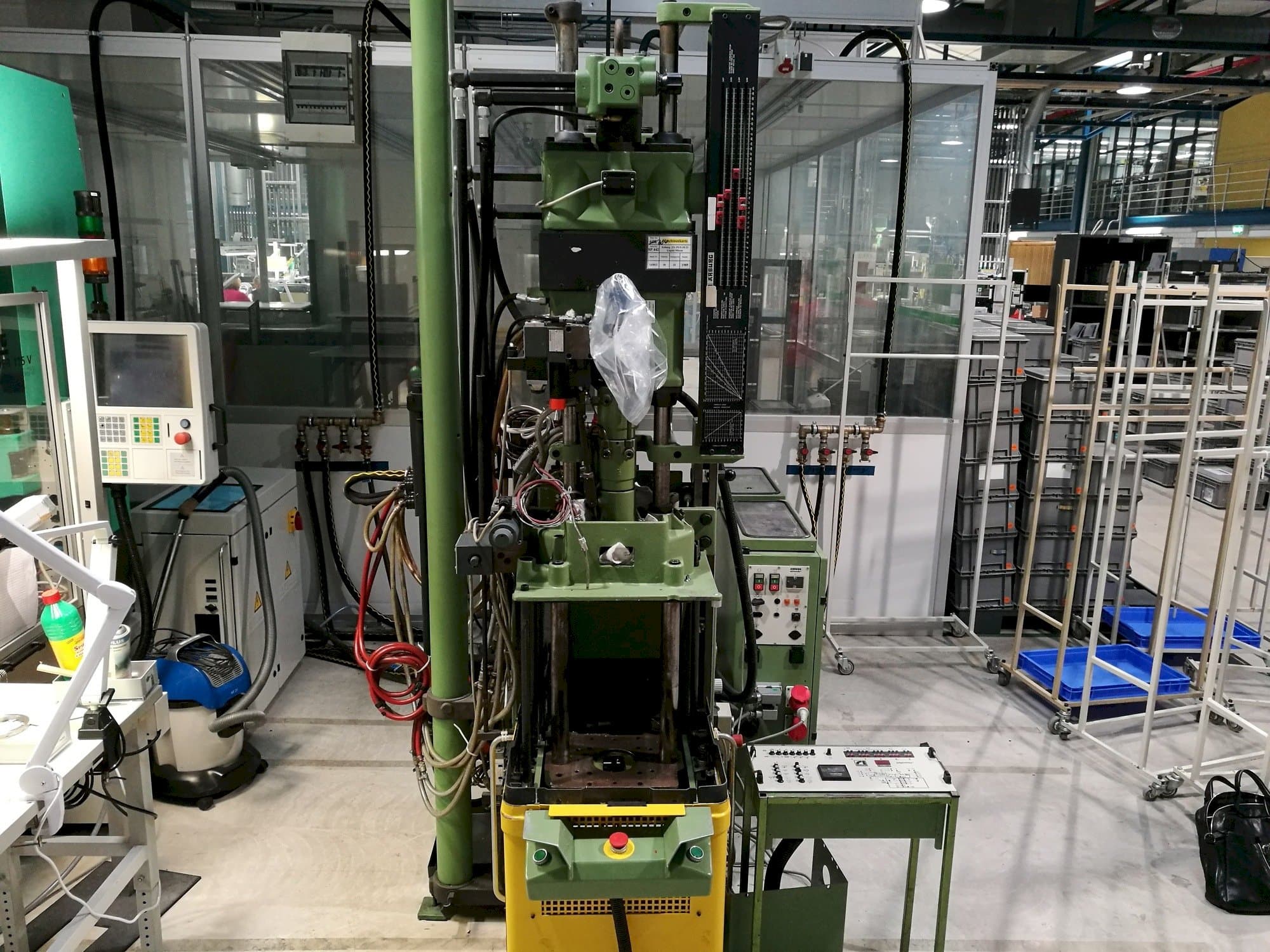 Vooraanzicht van Arburg 221-75-350 machine