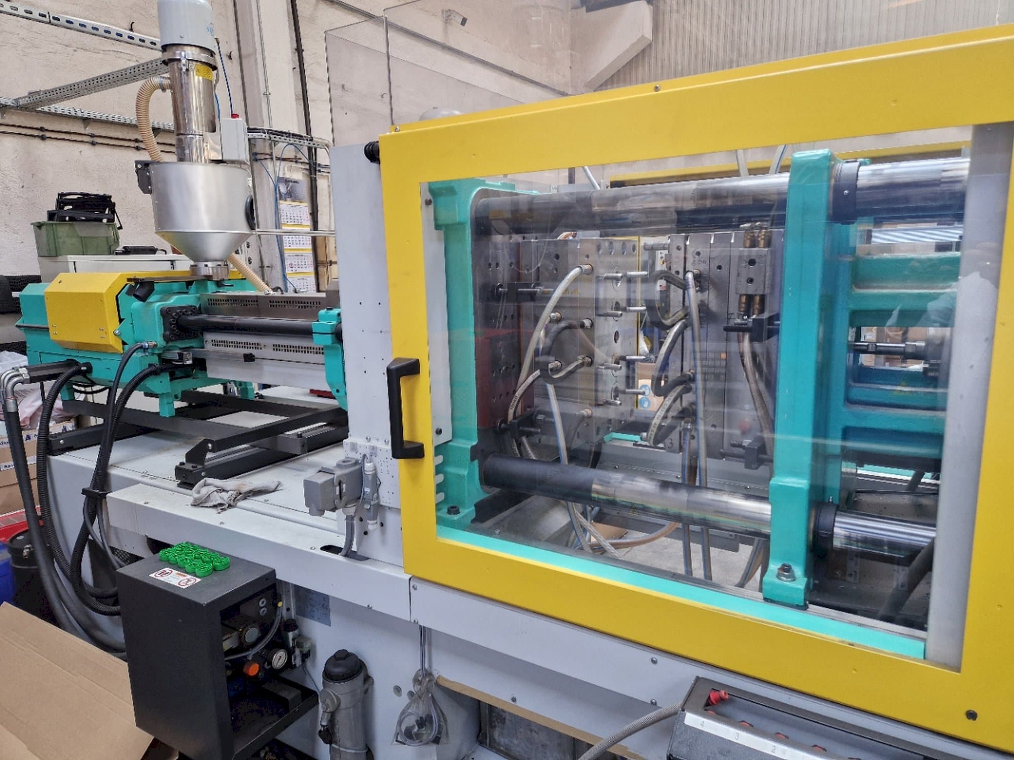 Vooraanzicht van Arburg ALLROUNDER 570 C 2000-800 GOLDEN EDITION machine