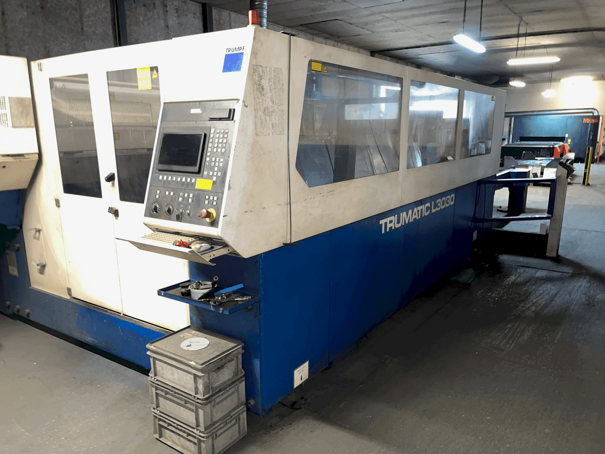Vooraanzicht van TRUMPF TRUMATIC L3030 machine