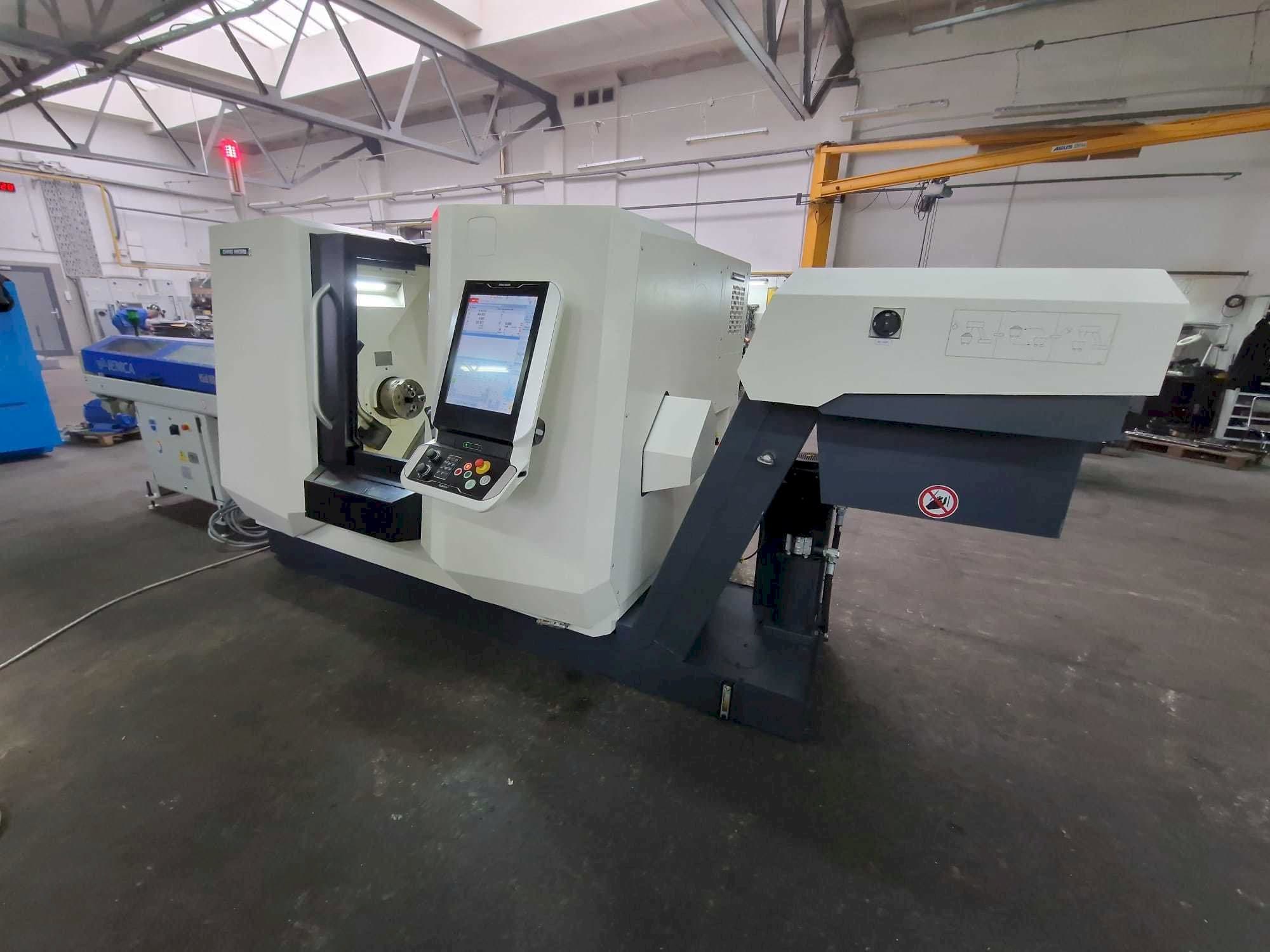 Vooraanzicht van DMG MORI CLX 350 V6 machine