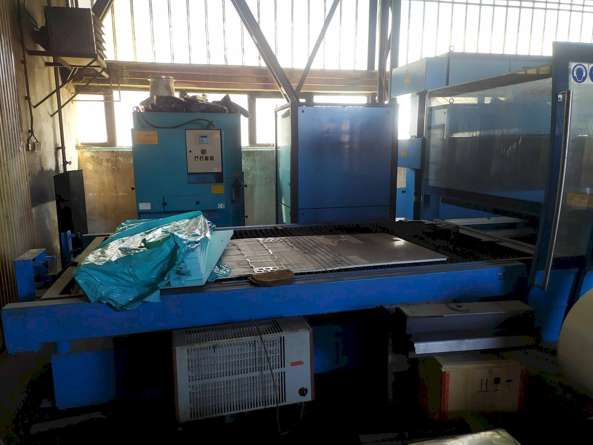 Vooraanzicht van Prima Industrie Platino 1530HS machine