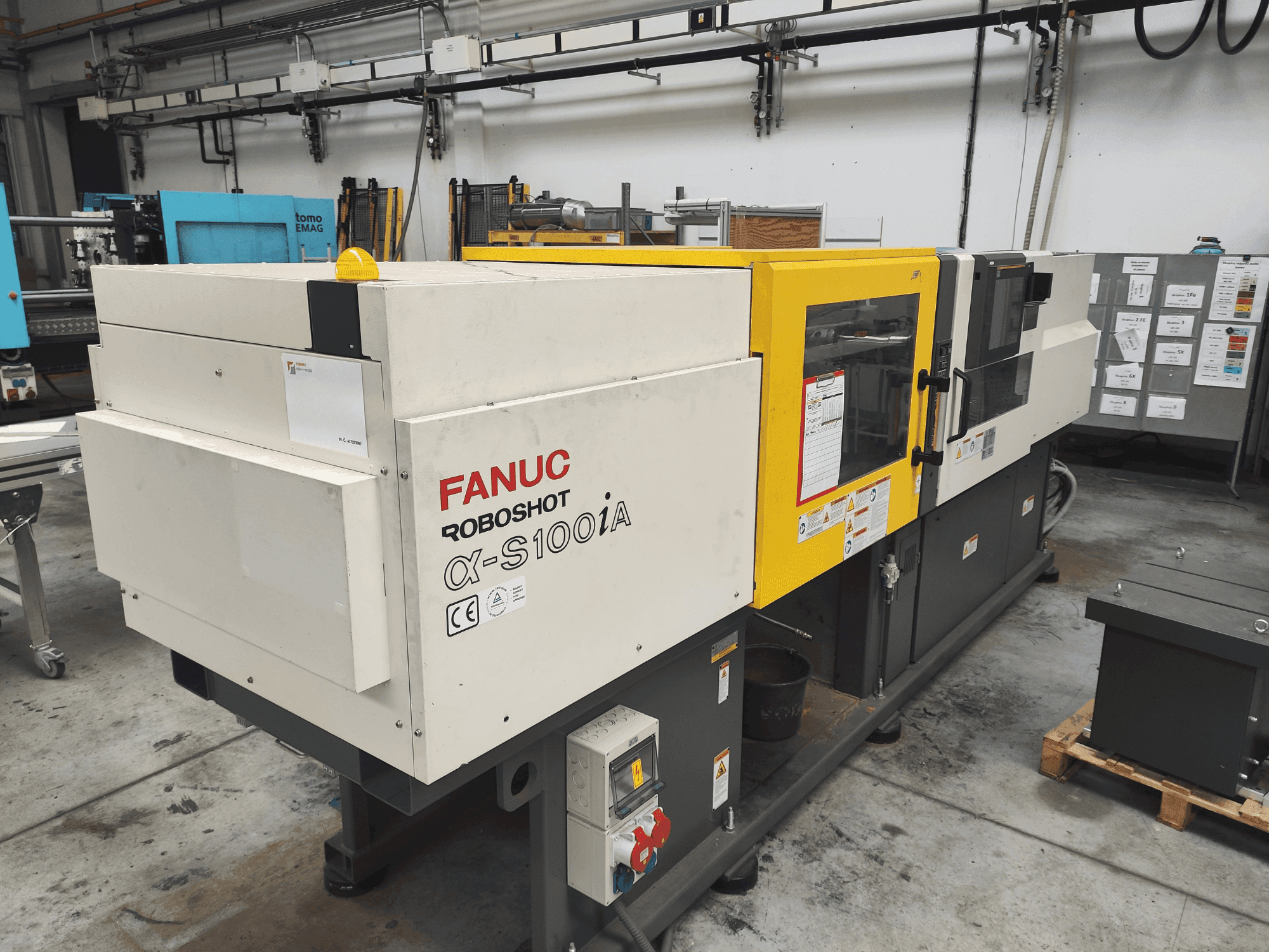 Vooraanzicht van FANUC α-S100A machine