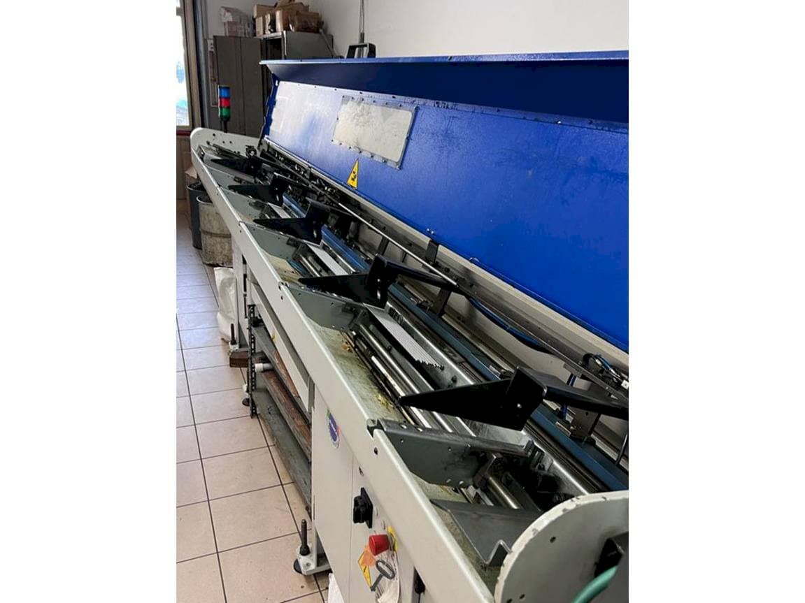 Rechts zijaanzicht van TSUGAMI HS207 machine