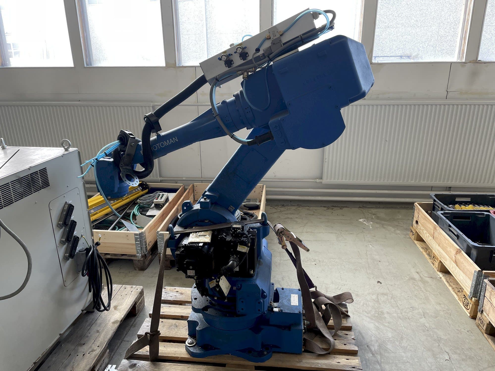 Vooraanzicht van MOTOMAN NX100 80KG machine