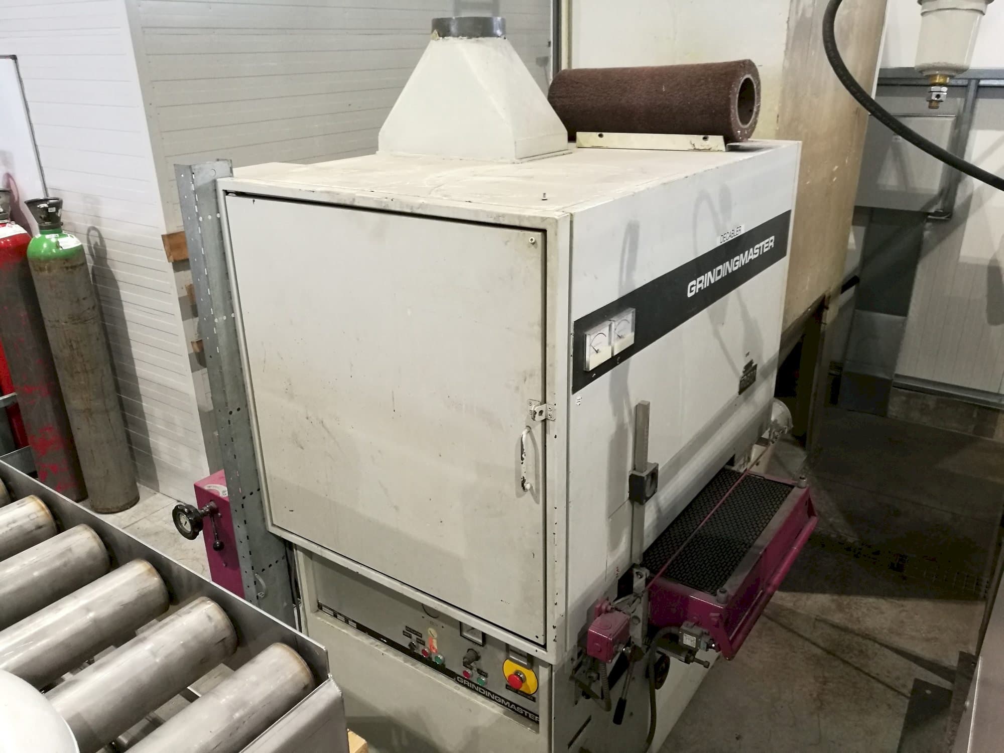 Links zicht  van GRINDINGMASTER MCSB2-600  machine