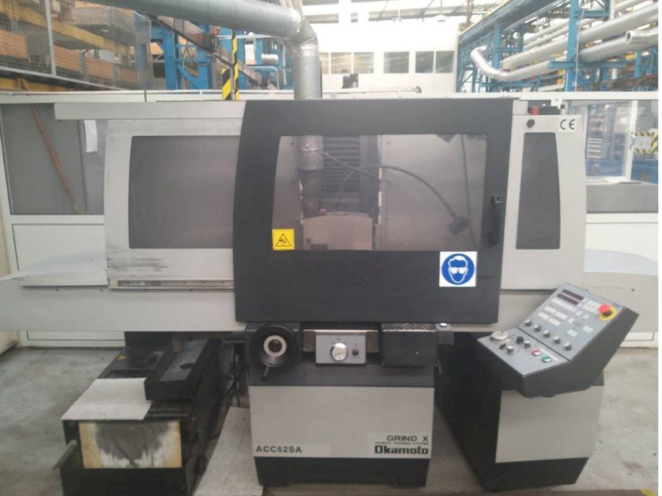 Vooraanzicht van OKAMOTO ACC 52SA machine