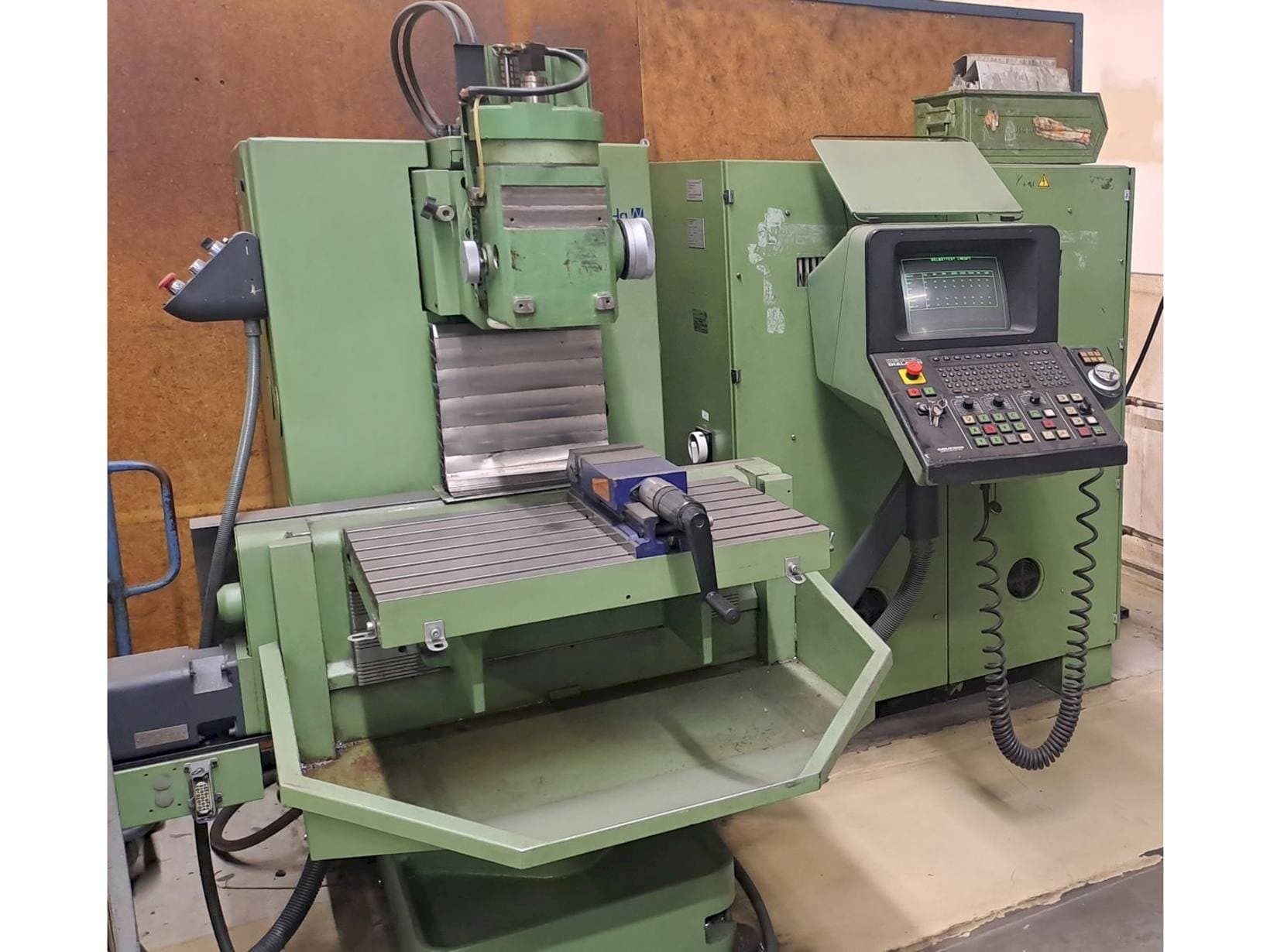 Vooraanzicht van DECKEL FP3NC machine