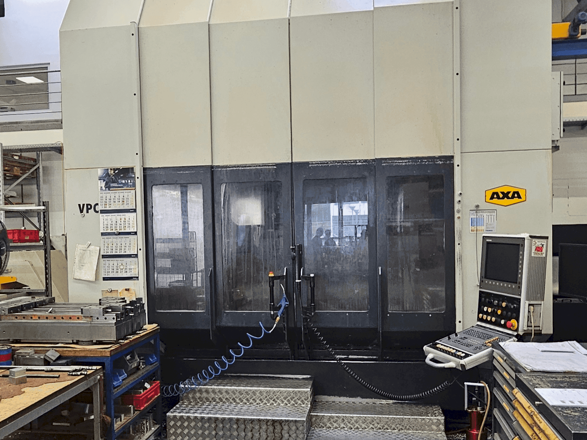 Vooraanzicht van AXA VPC-40-U machine