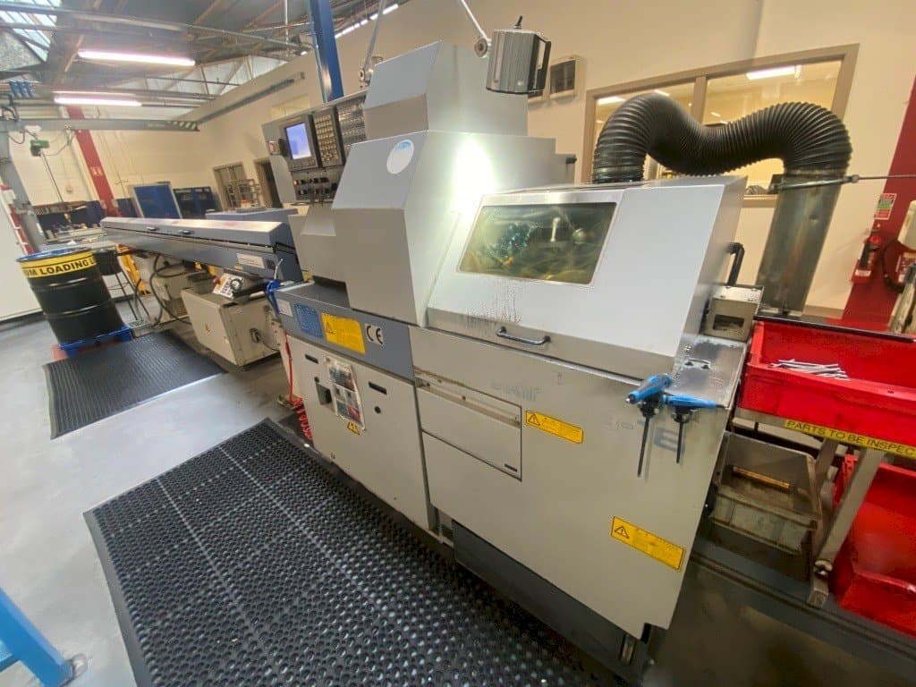 Vooraanzicht van Star SB-16 machine