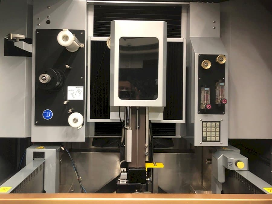 Vooraanzicht  van EROWA Robot Compact 80  machine