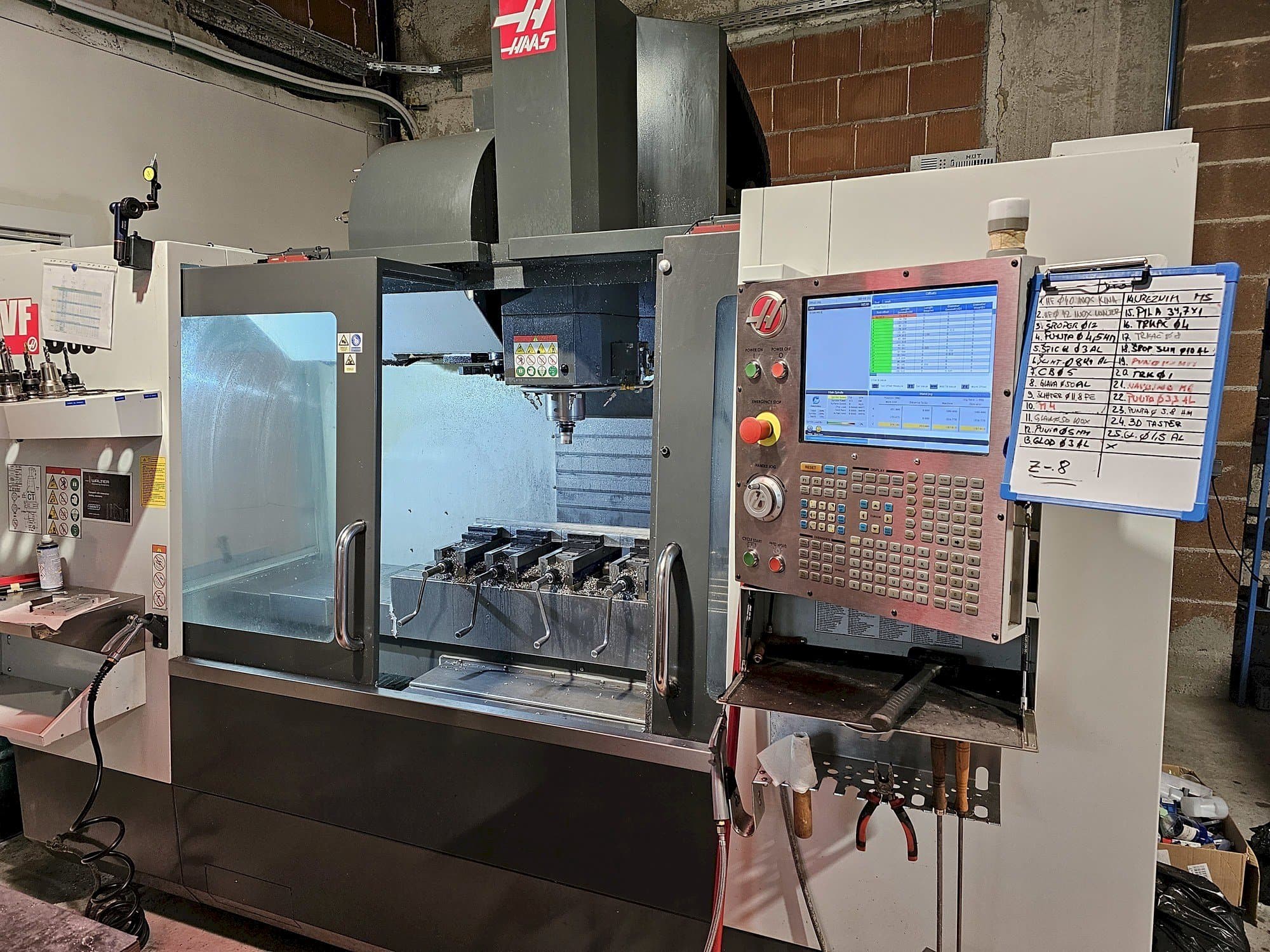 Vooraanzicht van HAAS VS3SS machine