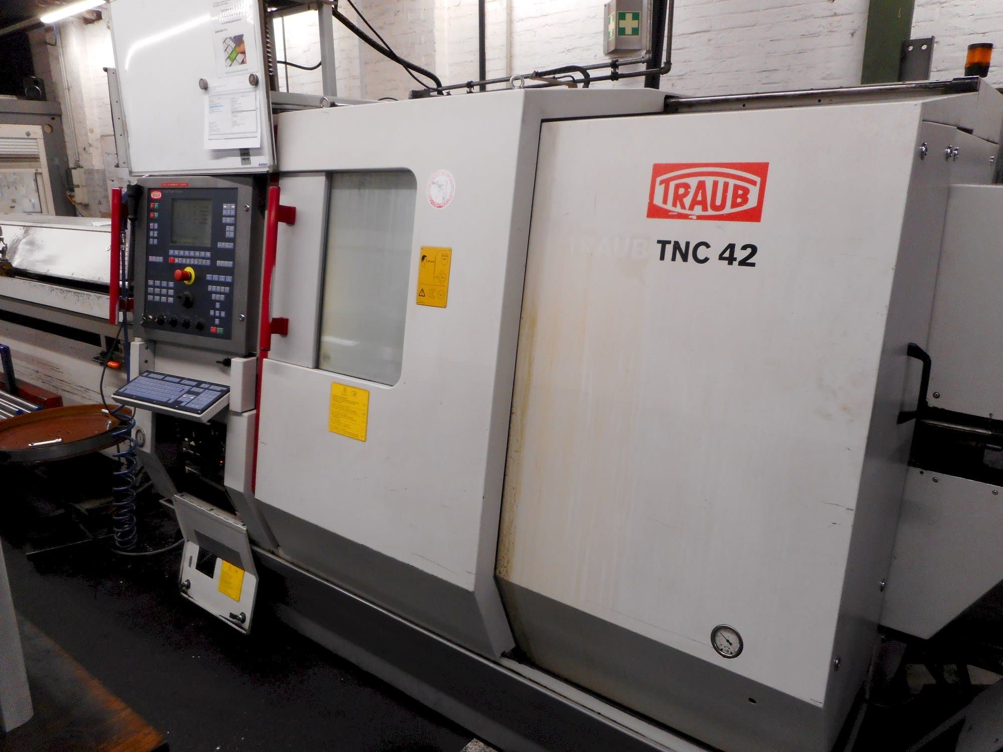 Vooraanzicht van TRAUB TNC42/65 machine