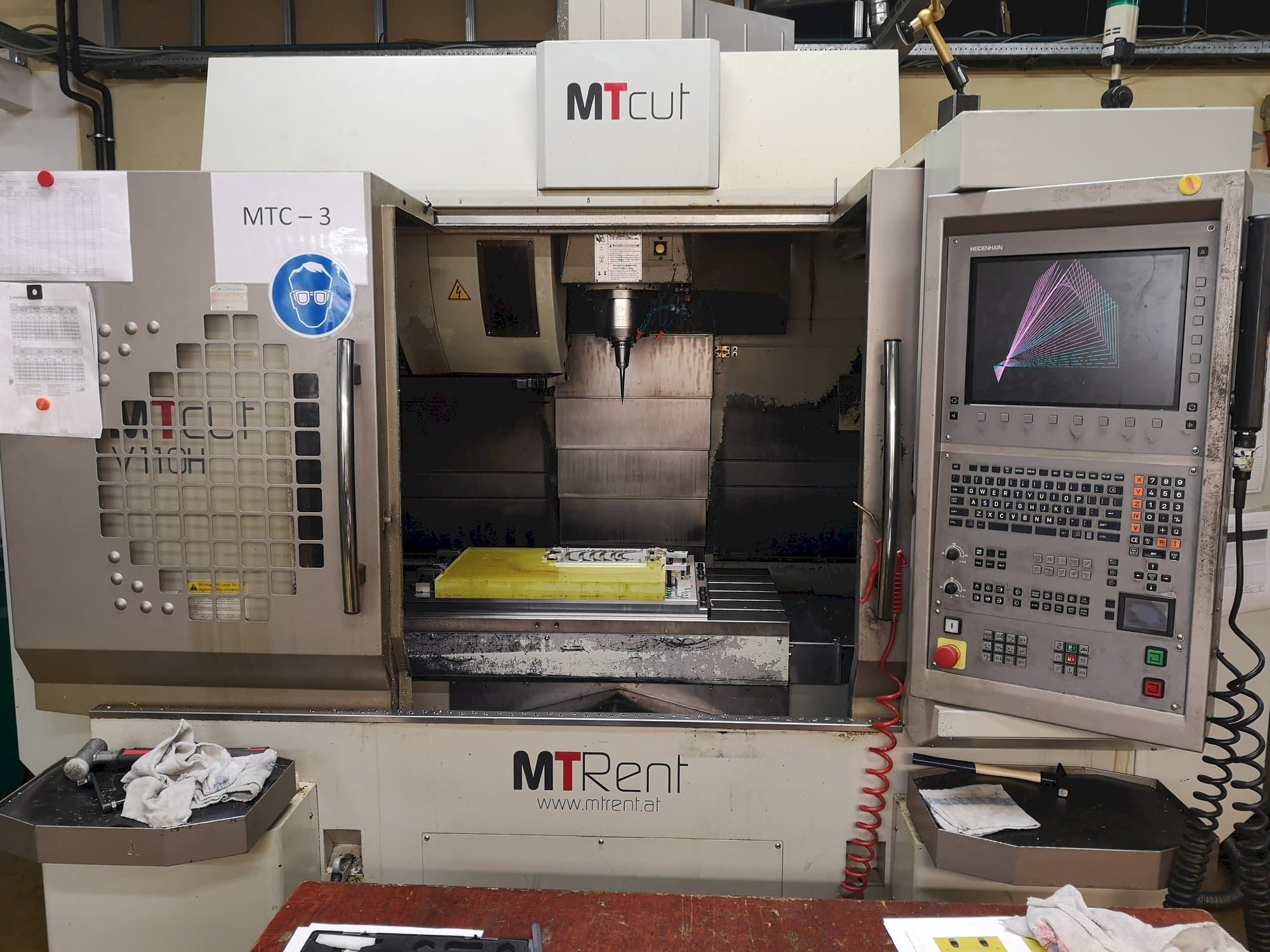 Vooraanzicht van MT Cut V110H machine