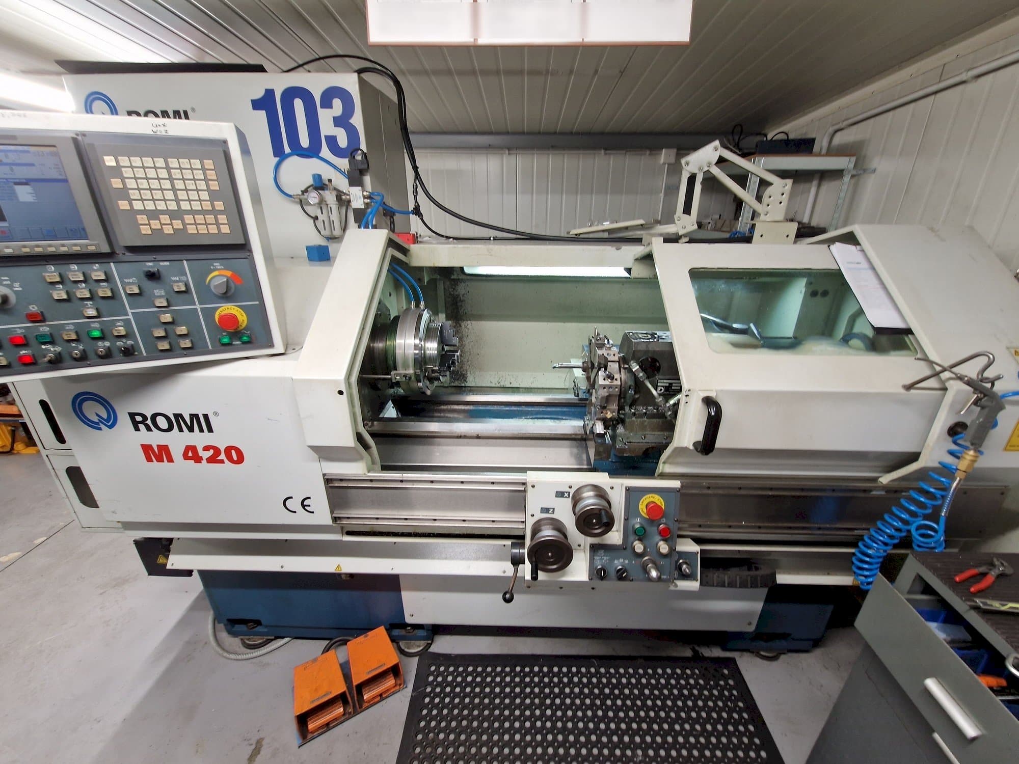 Vooraanzicht  van Romi M 420  machine