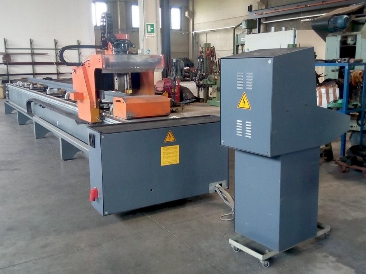 Vooraanzicht van Tekna UT 426/3 machine