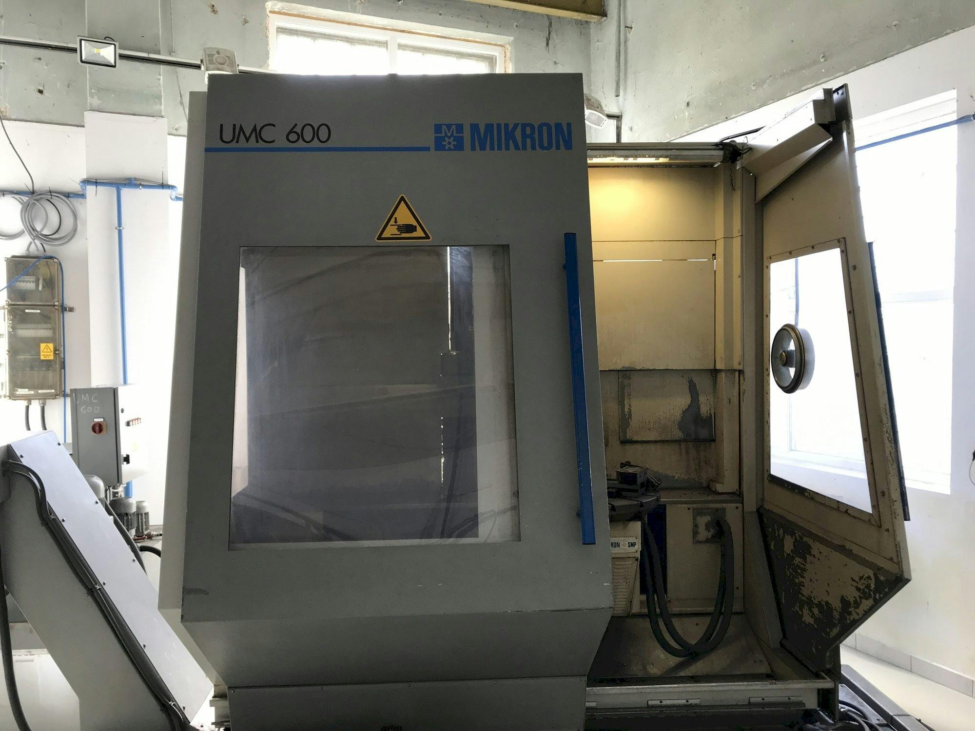 Vooraanzicht  van MIKRON UMC 600  machine