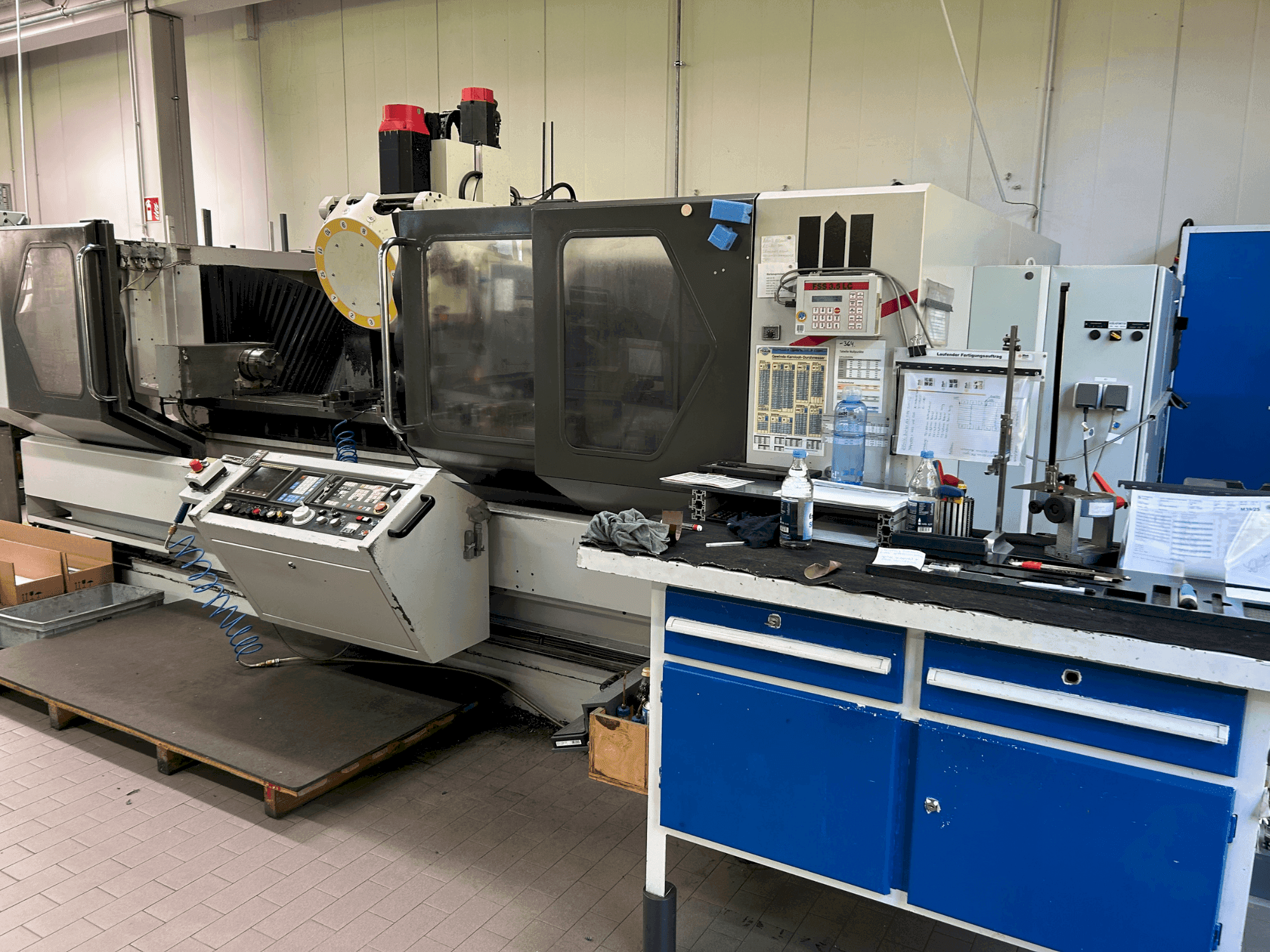 Vooraanzicht van STAMA MC 520 machine