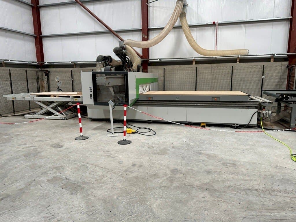 Vooraanzicht van BIESSE machine