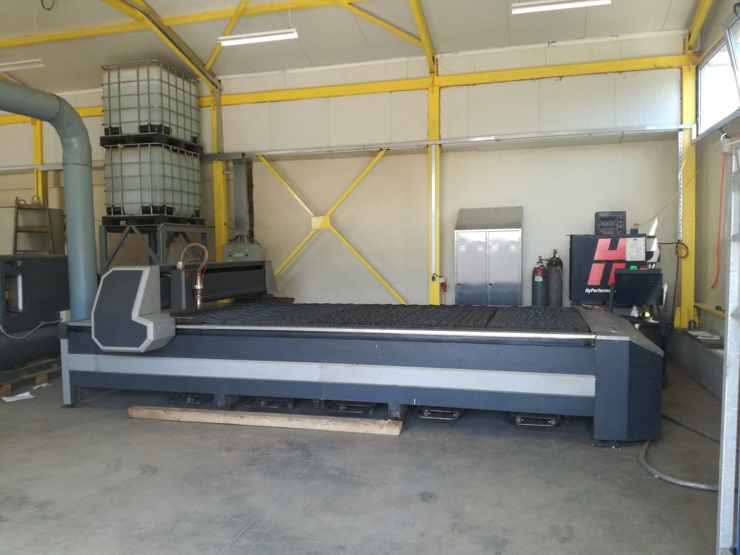 Vooraanzicht van HPM ITALY GV 4 x 2 machine