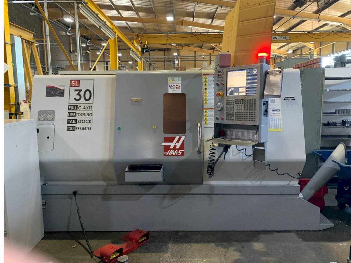Vooraanzicht  van HAAS SL30 TCE  machine