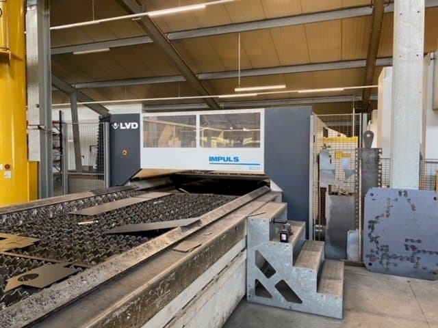 Vooraanzicht van LVD Impuls 6020 machine