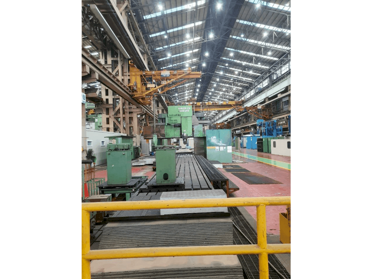 Vooraanzicht van WALDRICH COBURG - machine