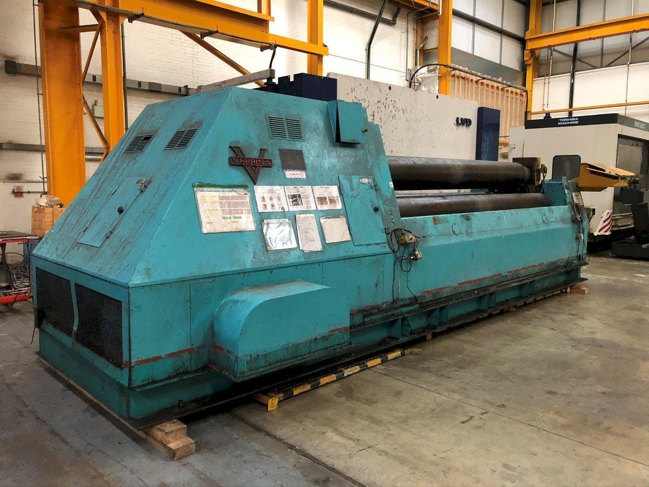 Vooraanzicht van VERRINA CLR 216 X 4050 machine