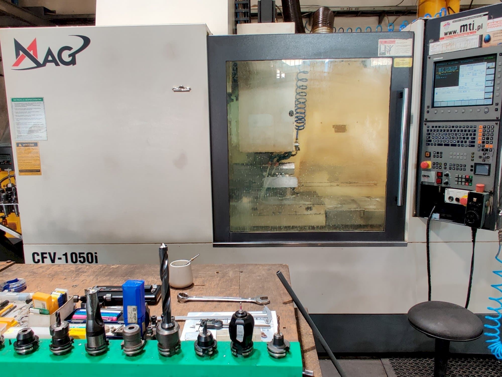 Vooraanzicht van MAG CFV 1050 machine