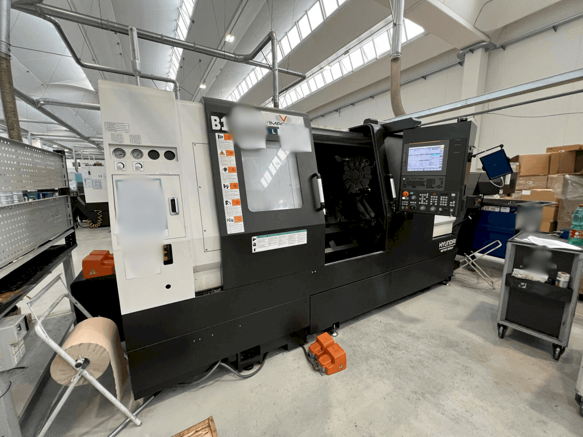 Vooraanzicht van Hyundai Wia L400C machine